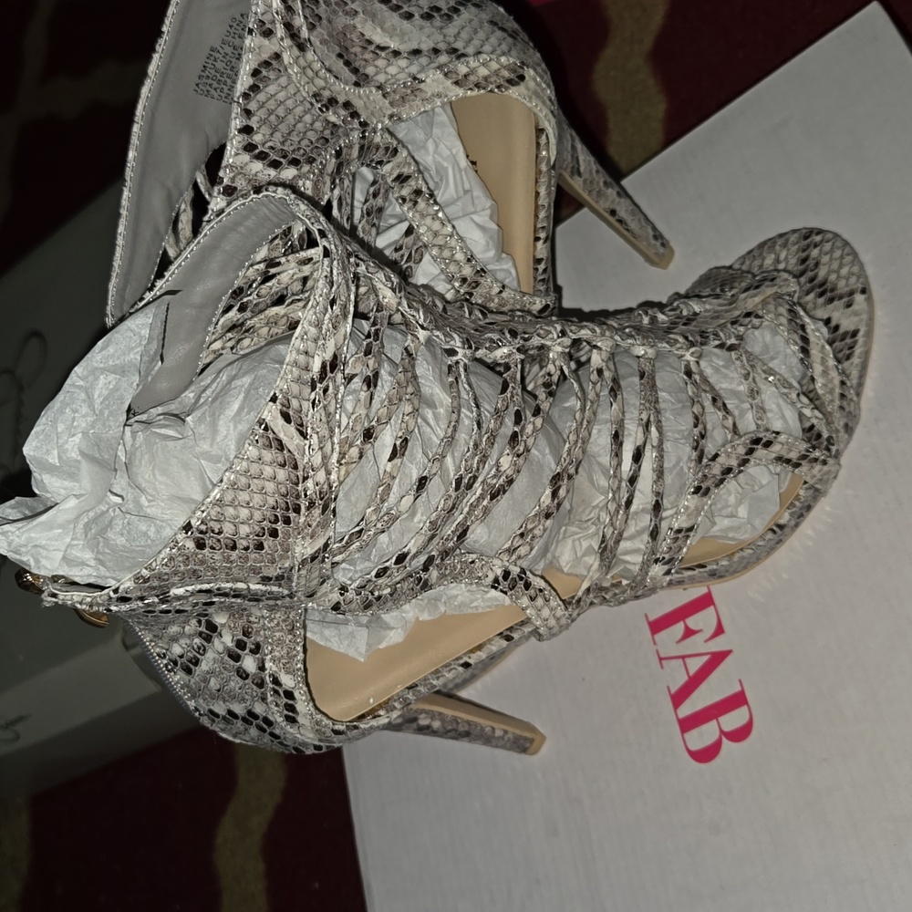 JustFab Sz 9 Snakeskin pattern heels